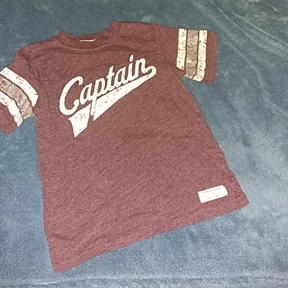 Distressed captain tshirt.